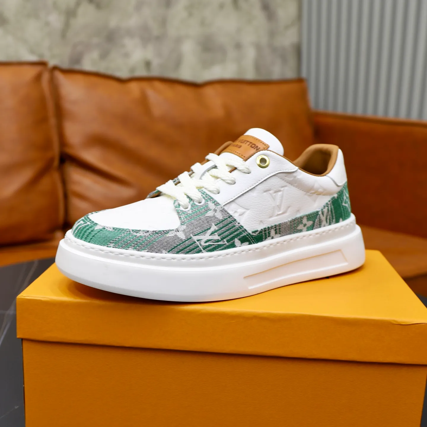 Ex-factory price: 480💰🙅‍♂️🙅‍♂️🙅‍♂️ Brand: LV Louis Vuitton Standard code: 38-44 (45 customized) Grade: Same as the official website Material: Original fabric Comfortable cowhide lining Increased lightness, wear-resistant and soft outsole Style category: Men's fashionable casual shoes Running sneakers Distinguished luxury brand elements Top luxury Color: actual picture color